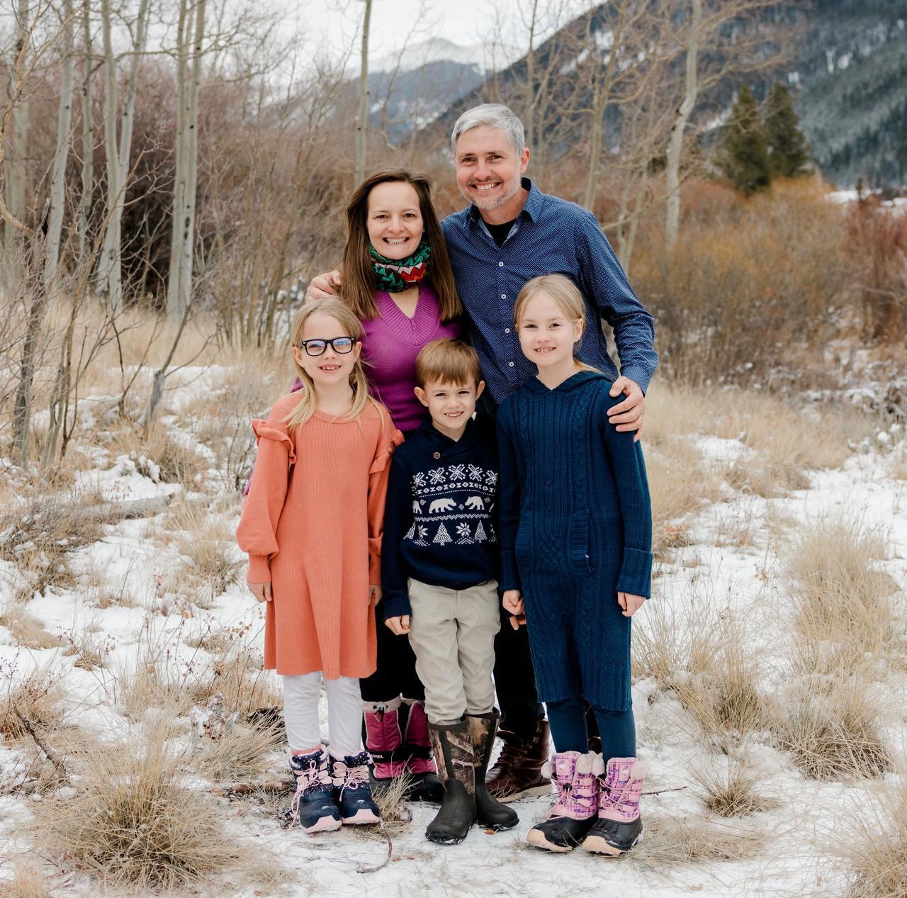 Família Missionária: Rebecah, John, Maria, Anna e Lucas
